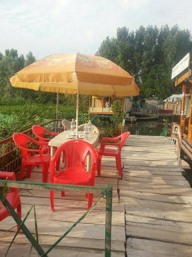 Houseboat - City Of Kashmir Hotel Srīnagar Eksteriør billede